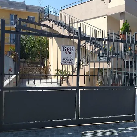 Domus Pompei לינה וארוחת בוקר 4*